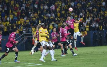 En el primer tiempo ambos clubes se presentaron parejos.
