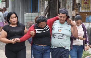Familiares y conocidos en el lugar de los hechos