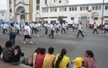 desfile estudiantil fiestas Guayaquil ciudadanía 12 julio 2025 JF