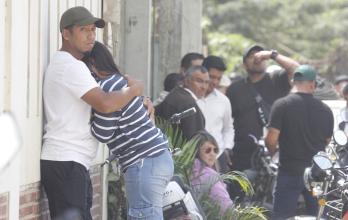 El ataque, perpetrado con armas de gran profundidad, dejó múltiples víctimas en el interior del establecimiento.