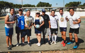 Nene SC se llevó el primer lugar del torneo relámpago, la MSc. Juanita Montero junto a los campeones.