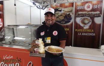 Costilla con humor y abundancia