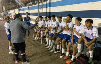 El equipo juvenil 3N2 FC en la cancha de Fedeguayas antes de un partido.