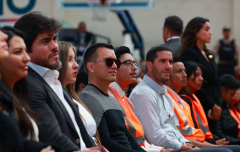 Emily Monge junto a Daniel Noboa, el exministro de Gobierno, José De La Gasca; el ministro de Transporte y Obras Públicas, Roberto Luque, entre otros.