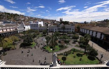 Una vista panorámica de la Plaza Grande, en el Centro Histórico de Quito.