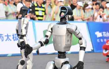 Robots humanoides compiten en China