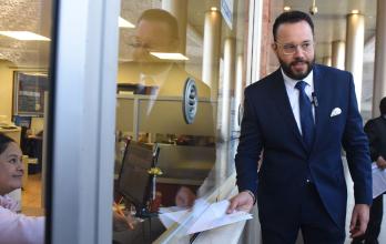 Documento. Gonzalo Albán dijo que entregó el fallo del TCE, en el que le permite su habilitación.