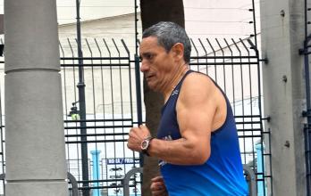 Fausto Suqui corriendo en el Malecón