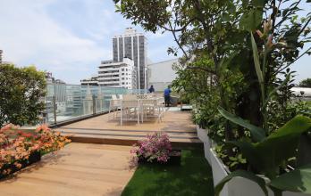 Terraza verde en la matriz de Banco Bolivariano