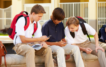 El Ministerio de Educación regula el uso de celulares en instituciones educativas del país.