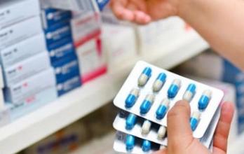 El individuo, identificado como Salvador, fue aprehendido en flagrancia con medicamentos e insumos médicos.