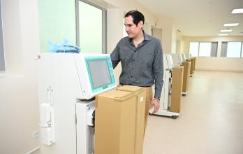 El Hospital del IESS Los Ceibos reciben nuevas máquinas de Hemodiálisis.
