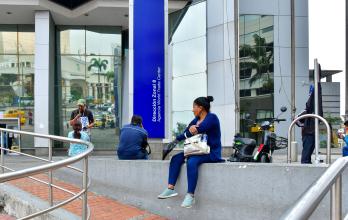 Espacio público junto a la sede del SRI en Guayaquil