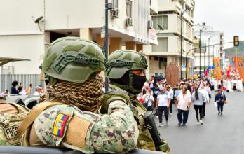 Militares en la procesión mariana de Guayaquil