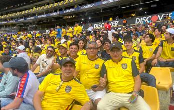 Los hinchas de La Troncal en el Monumental, con Rómulo Alcívar que tuvo palabras de gratitud para Enner.