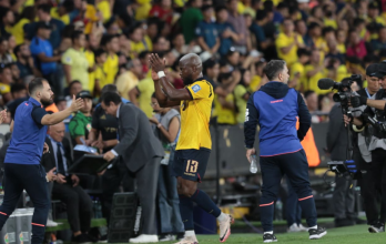 Enner Valencia marcó el primer gol del encuentro ante Argentina por penal.