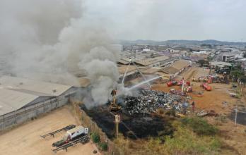 Toma aérea de la magnitud del incendio.