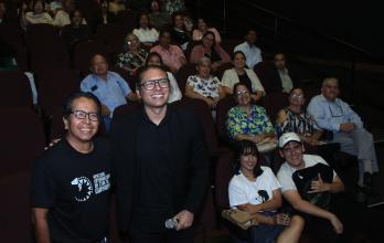 El director Wladimir Palacios antes de iniciar el cine foro.