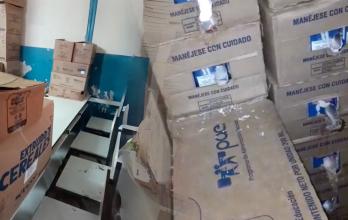 Cajas con heces de ratón