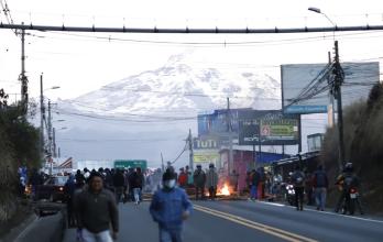 Bloqueo de la vía El Cajas - Tabacundo