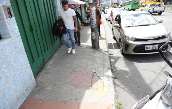 aceras en mal estado en Cumbayá
