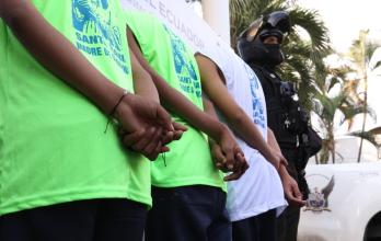 Estudiantes detenidos en colegio de Pascuales