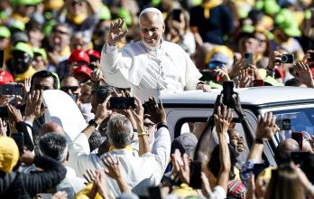Pope Leo XVI greets p (15309414)