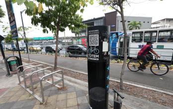 cicloparqueo en calle Delta