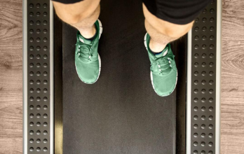 Beneficios de caminar hacia atrás