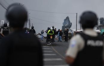 La Policía y Fuerzas Armadas intensificaron la apertura de las vías en Imbabura, luego de que la Conaie anunció el