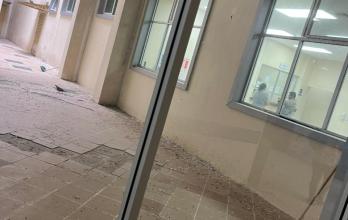 Áreas del centro de salud reportan afectaciones, además de poca limpieza.