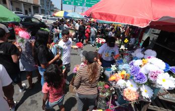 Día de los Difuntos en cementerios de Guayaquil