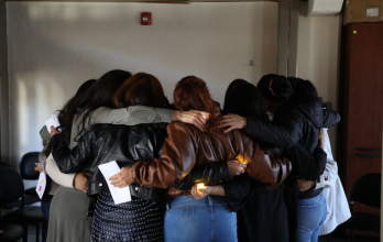 De TikTok a la vida real: “Y aún así me quedé” trae diálogo sobre amor sano y señales de alerta.