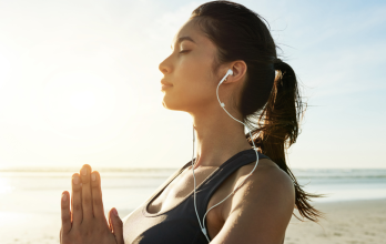 Escribir tus intenciones fortalece la conexión con la energía del universo.