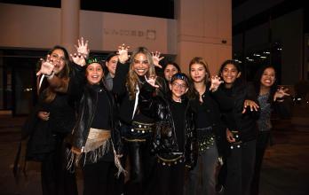 Ambiente festivo en los alrededores del Estadio Olímpico Atahualpa durante el show de Shakira.