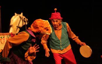 LOS DISPARTES ANDAN SUELTOS TEATRO