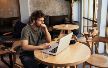 Trabajadores independientes en Ecuador deben planificar su propio ingreso extra en diciembre.