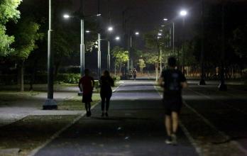 PARQUE SAMANES A MEDIA LUZ