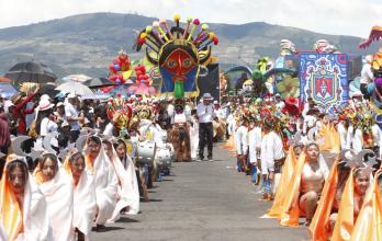 desfile de confraternidad Quito