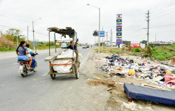 basura regada en Durán