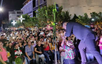 La calle Panamá se llena de música y baile por segundo viernes consecutivo en el centro de Guayaquil.