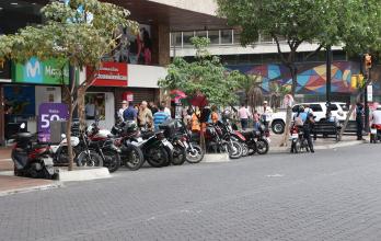 cuidadores de motos en avenida 9 de Octubre