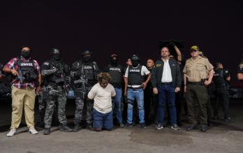 Reimberg señaló que el procesado no solo estaría vinculado con delitos de microtráfico, tráfico de drogas, secuestro y extorsión, sino también con más de 70 asesinatos registrados en Durán.