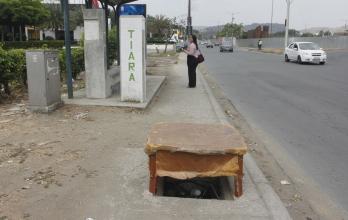 Basura en viales de La Aurora