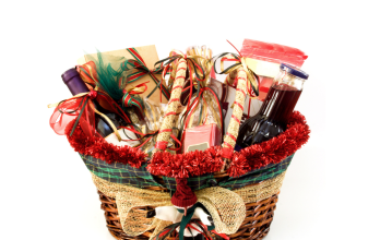 Referencial. Cesta de snack para regalar.