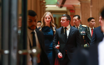 El presidente Daniel Noboa junto a su esposa, en Emiratos Árabes, asistió a Embassy of Nature - Casa Ecuador.