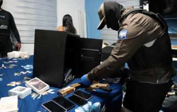 se incautaron armas de fuego, municiones, equipos de comunicación, documentación y dinero en efectivo.