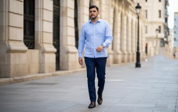 Aquiles Álvarez vestido por la inteligencia artificial