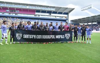 Independiente del Valle y el letrero, “Siempre con nosotros, Marito”: la noche en que el fútbol se vistió de luto