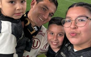 Jairo Vélez y su familia celebrando el titulo con Universitario.